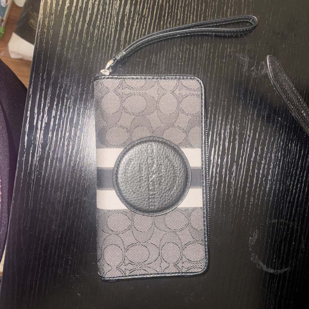 Coach Dempsey Carryall In Signature Jacquard With Stripe And Coach Patch - Picture 5 of 6